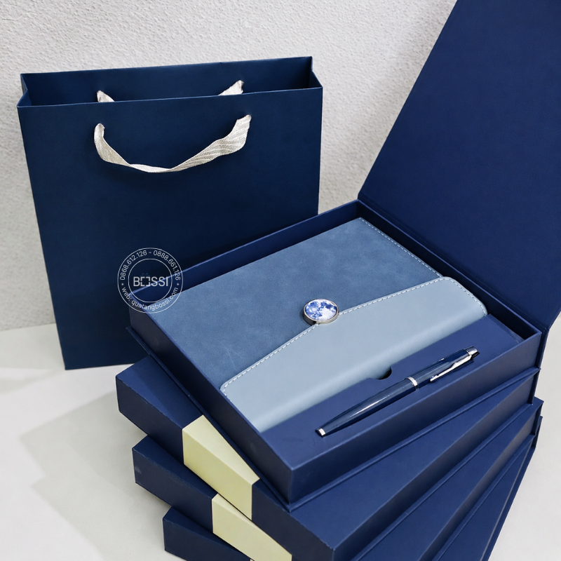 Tặng kèm 1 bông hoa hồng sáp Giftset Sổ Bút Chạm Office 01